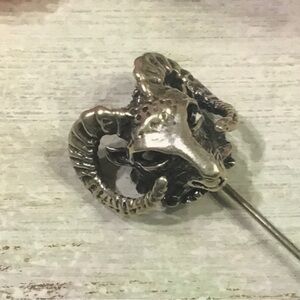 Ram Head Coat Pin .925